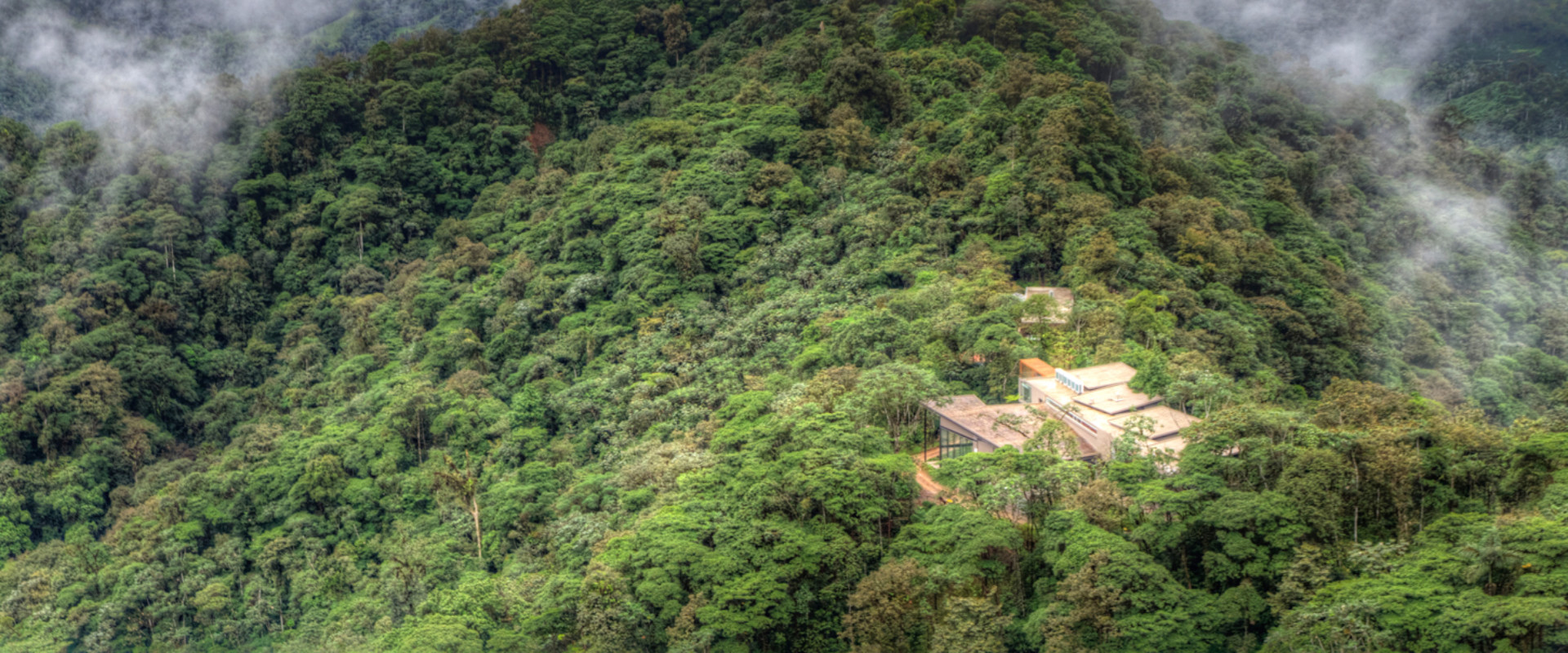 Mahpi Lodge in its stunning surroundings