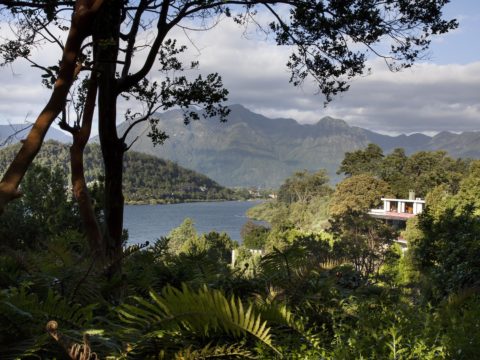 Chile Lakes Antumalal Hotel Antumalal con fondo de Lago Villarrica